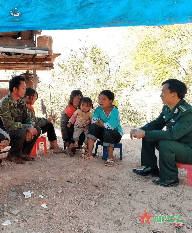 Nỗ lực để học sinh vùng biên giới trở lại trường