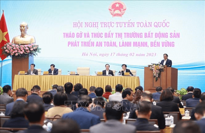 Thủ tướng Phạm Minh Chính: Nhà ở dành cho người nghèo, người thu nhập thấp ít; giá cả bất động sản cao