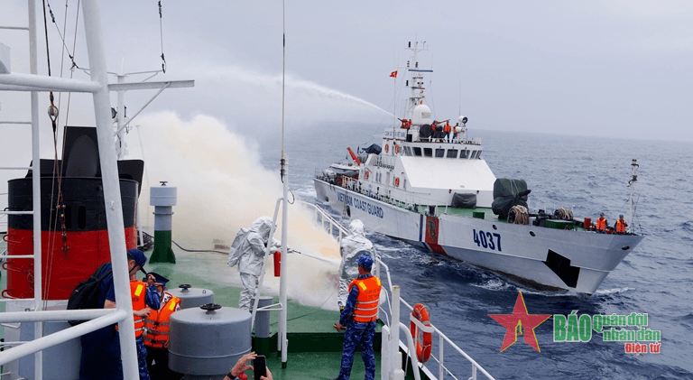 Vùng Cảnh sát biển 2 và Lực lượng Bảo vệ bờ biển Nhật Bản luyện tập trên biển