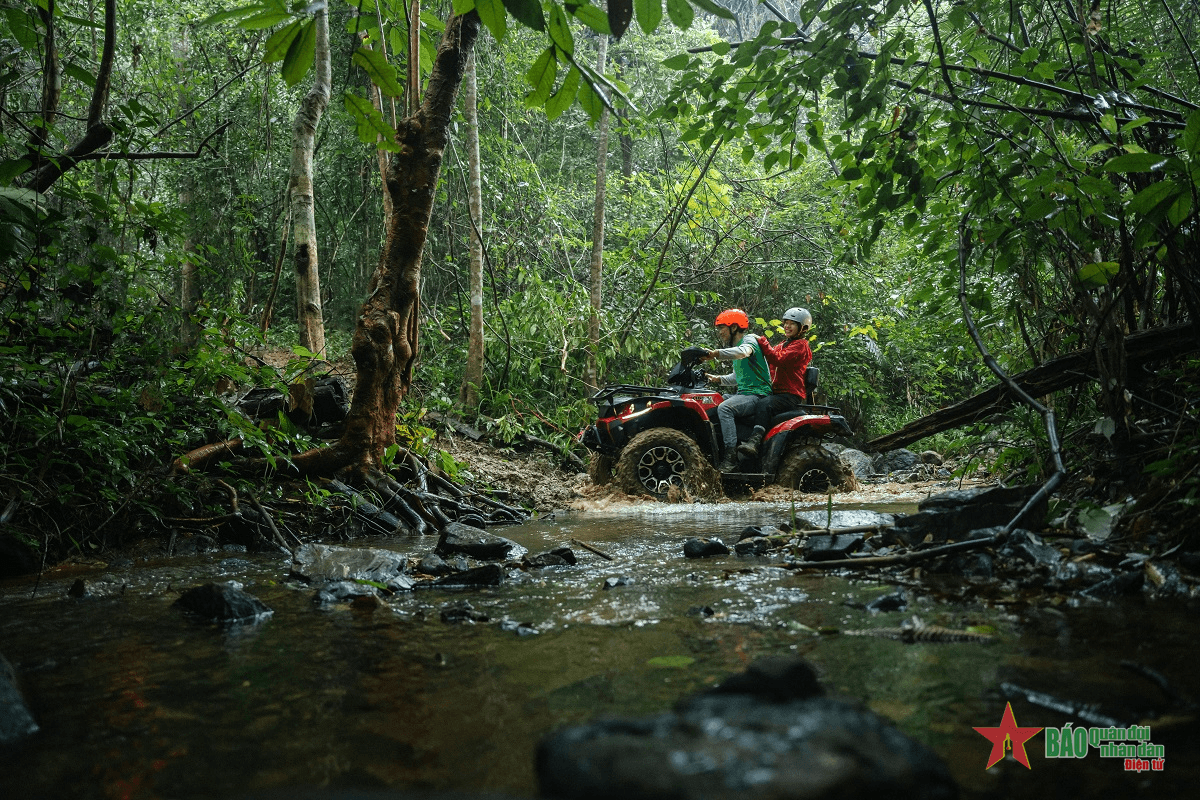 Quảng Bình: Khai trương tour du lịch lái xe địa hình khám phá rừng lim