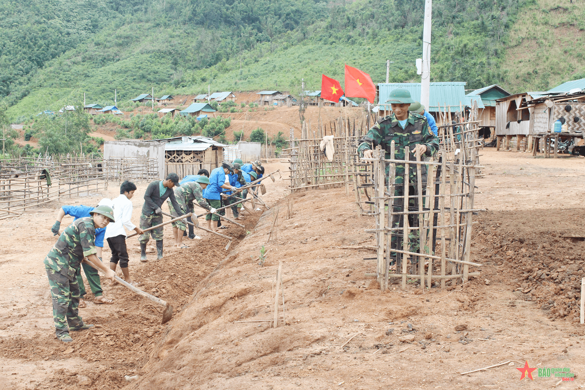 Mở đường, mở hướng thoát nghèo