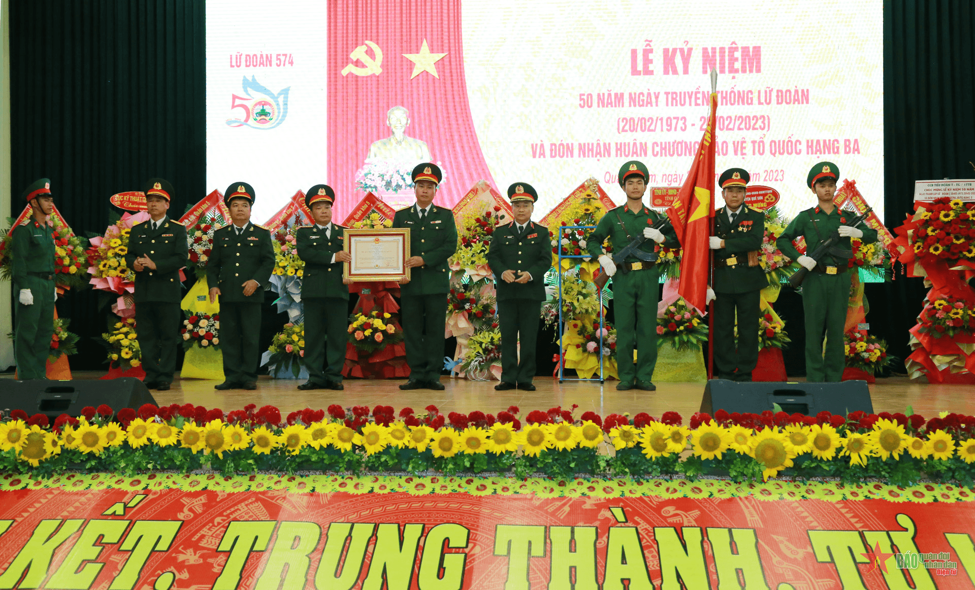 Lữ đoàn Tăng thiết giáp 574 kỷ niệm 50 năm Ngày truyền thống