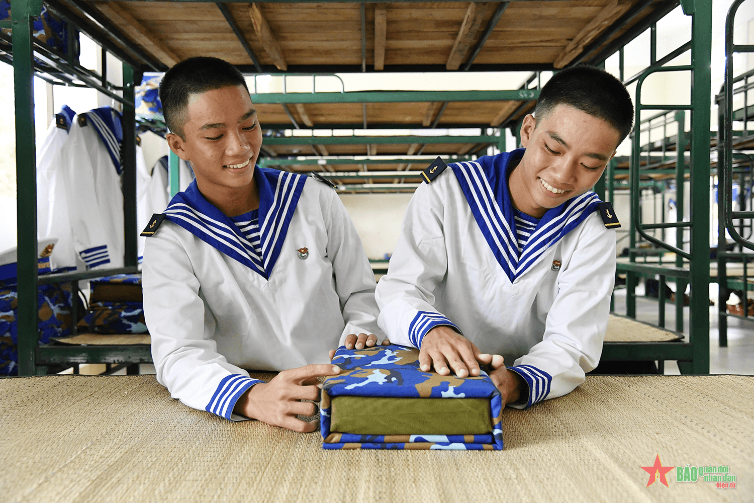 Câu chuyện thứ năm mươi: Hai cặp anh em song sinh cùng trung đội
