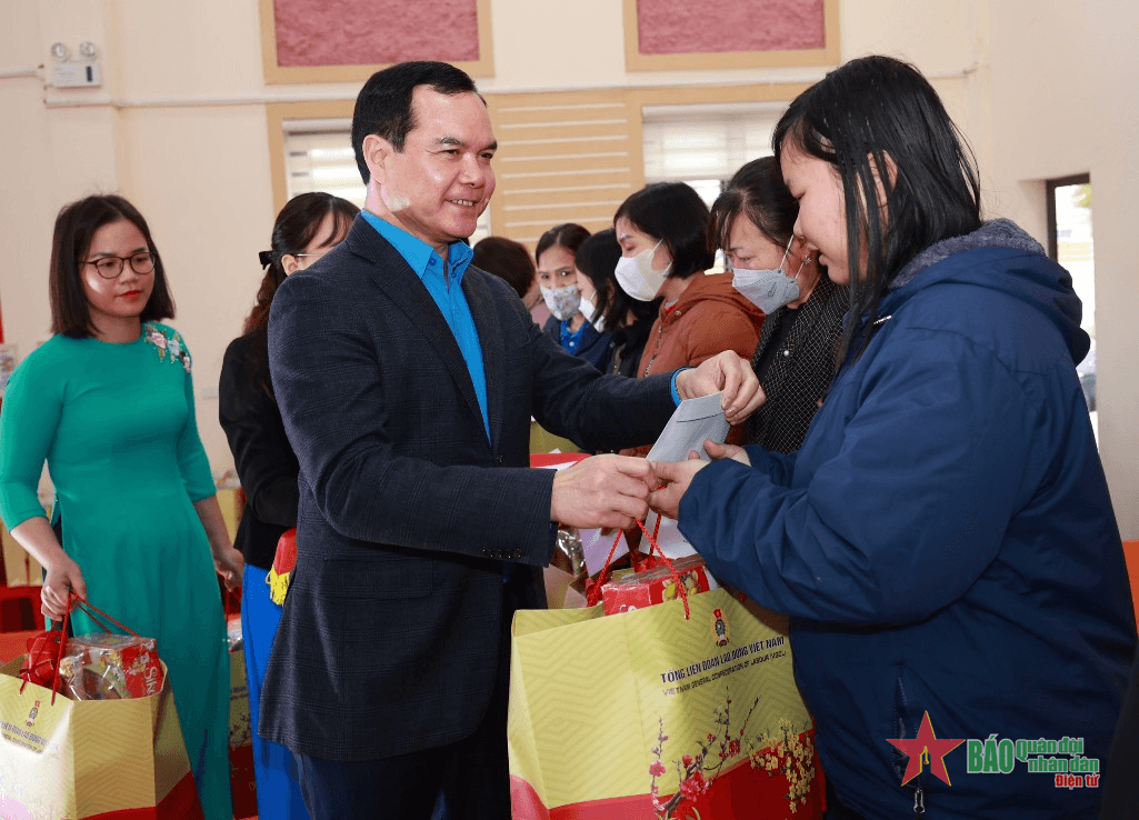Hơn 6.110 tỷ đồng chăm lo Tết cho người lao động dịp Tết Nguyên đán Quý Mão 2023