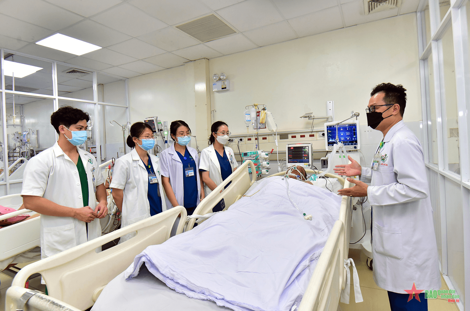 Bác sĩ của những ca khó, việc khó