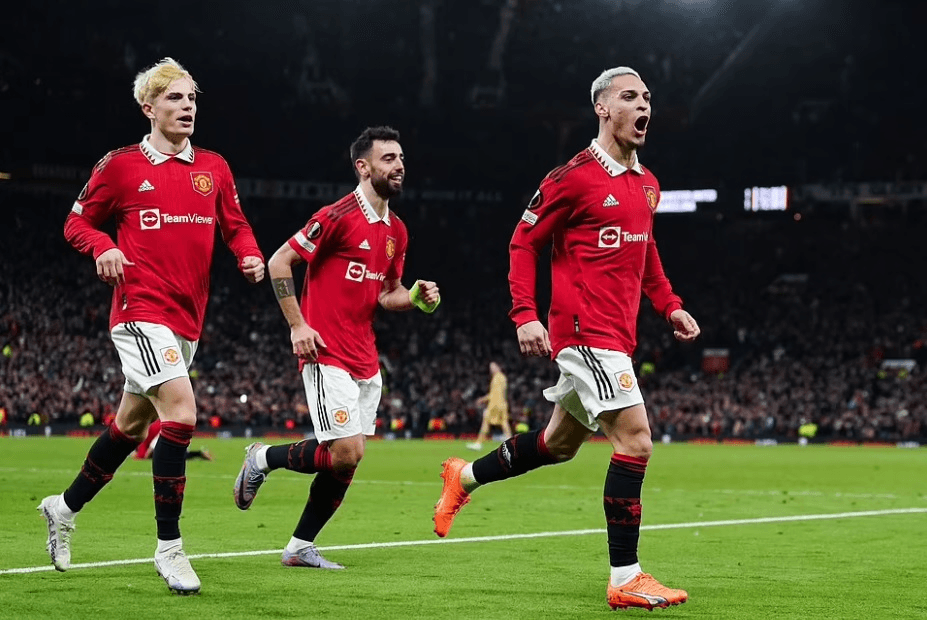 Kết quả bóng đá hôm nay (24-2): Man Utd lội ngược dòng đánh bại Barcelona