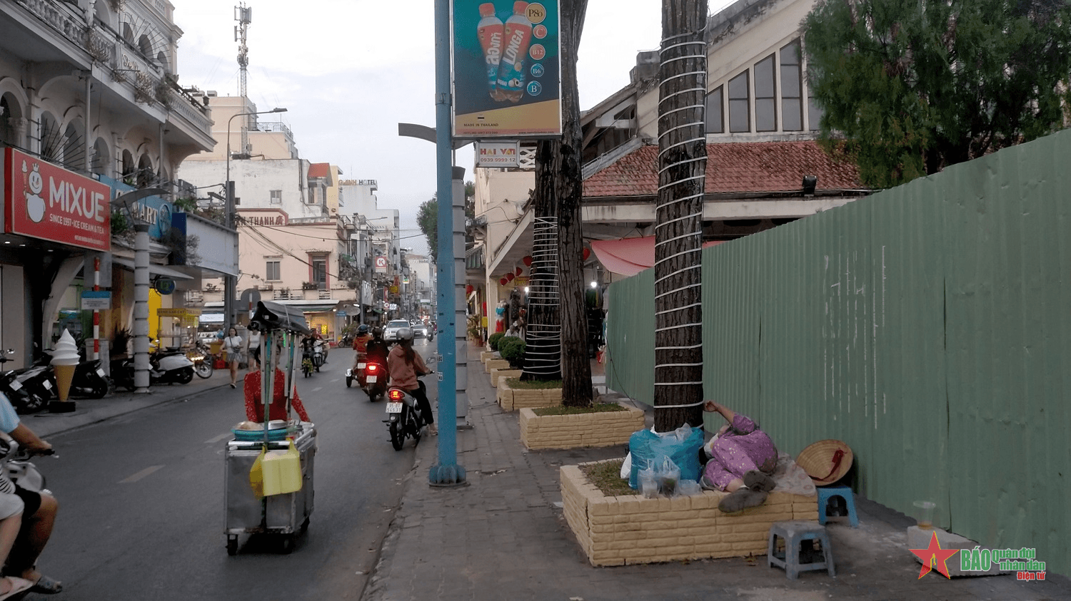 Những hình ảnh không đẹp ở bến Ninh Kiều