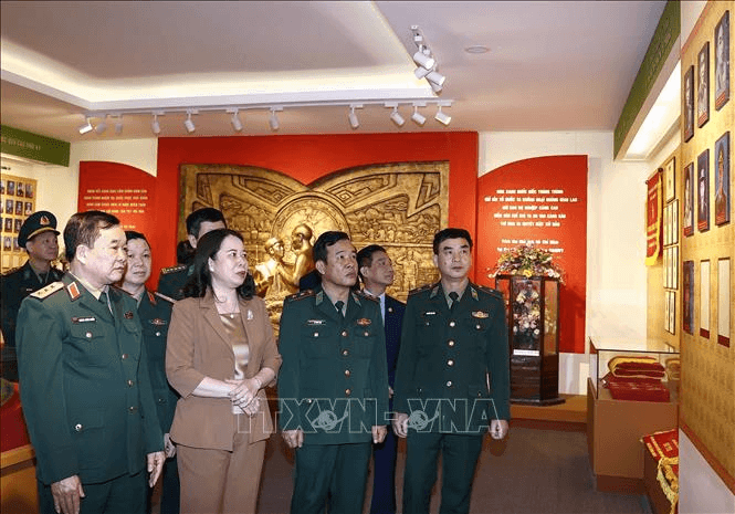 Quyền Chủ tịch nước Võ Thị Ánh Xuân thăm, làm việc tại Học viện Biên phòng