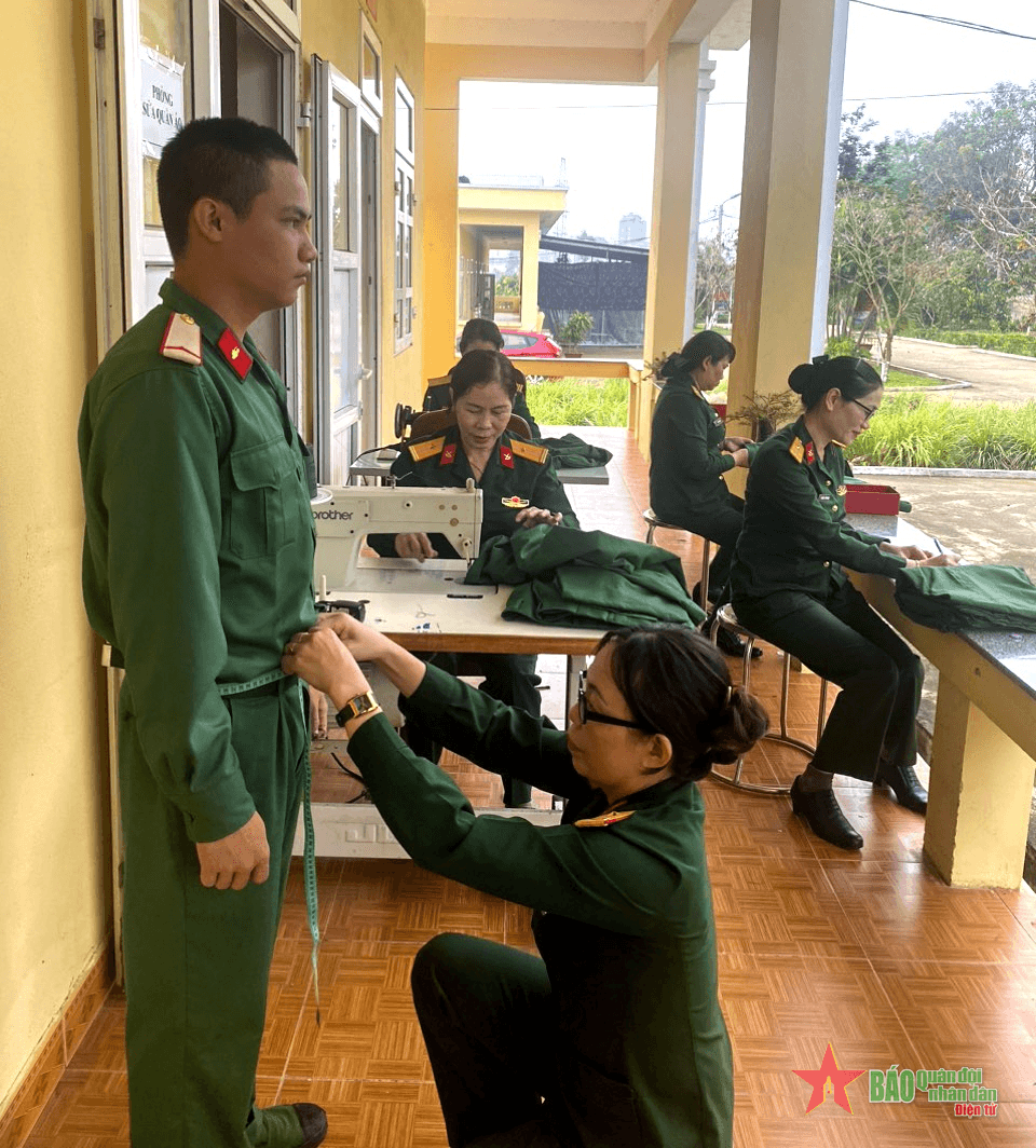 Tổ đồng hành “Quân phục người chiến sĩ”