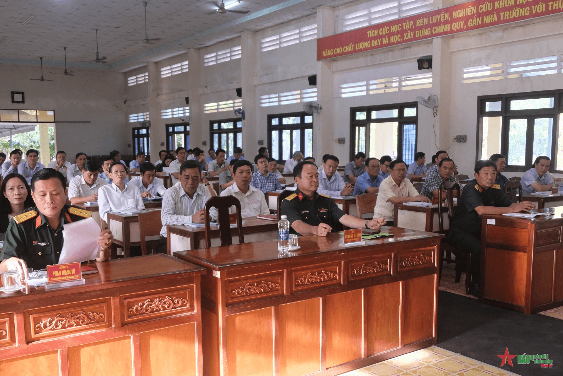 Thực hành tập bài và xử trí tình huống diễn tập chiến đấu cấp xã trong khu vực phòng thủ