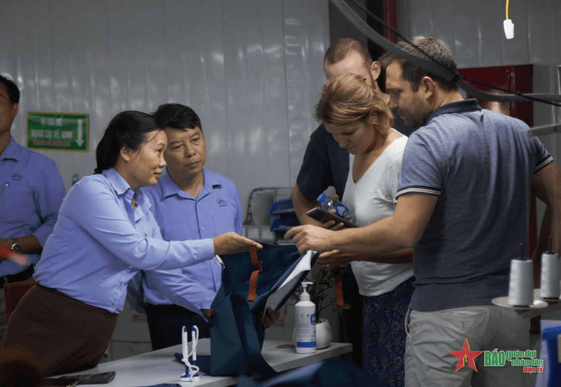 Nỗ lực vượt khó, thành công của các nữ quân nhân
