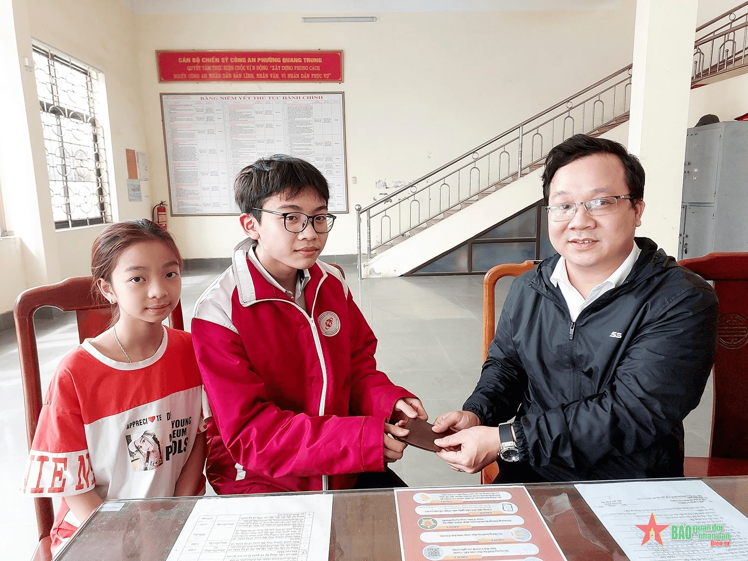 Hành động đẹp của học sinh Lại Hữu Huy và Nguyễn Thanh Trúc