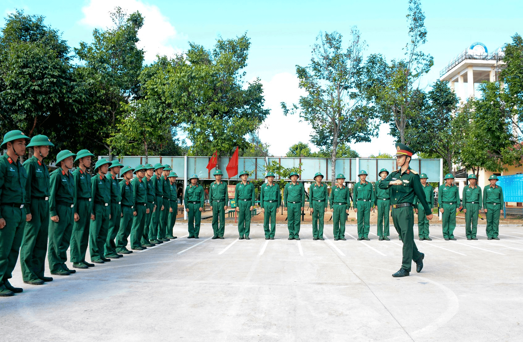 Khắc phục khó khăn, nâng cao chất lượng huấn luyện