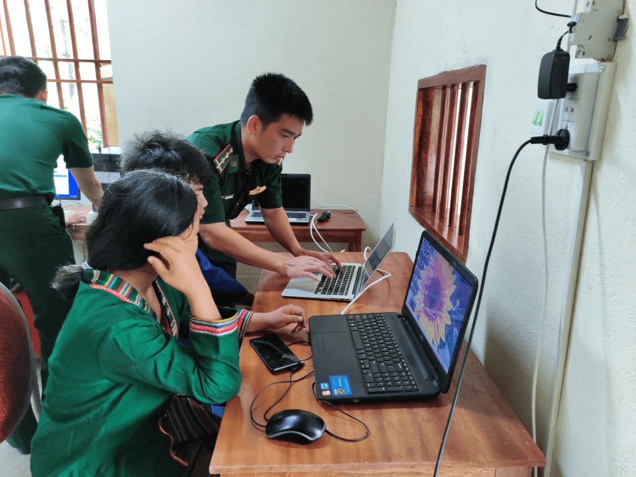 Cán bộ trẻ trách nhiệm, gương mẫu