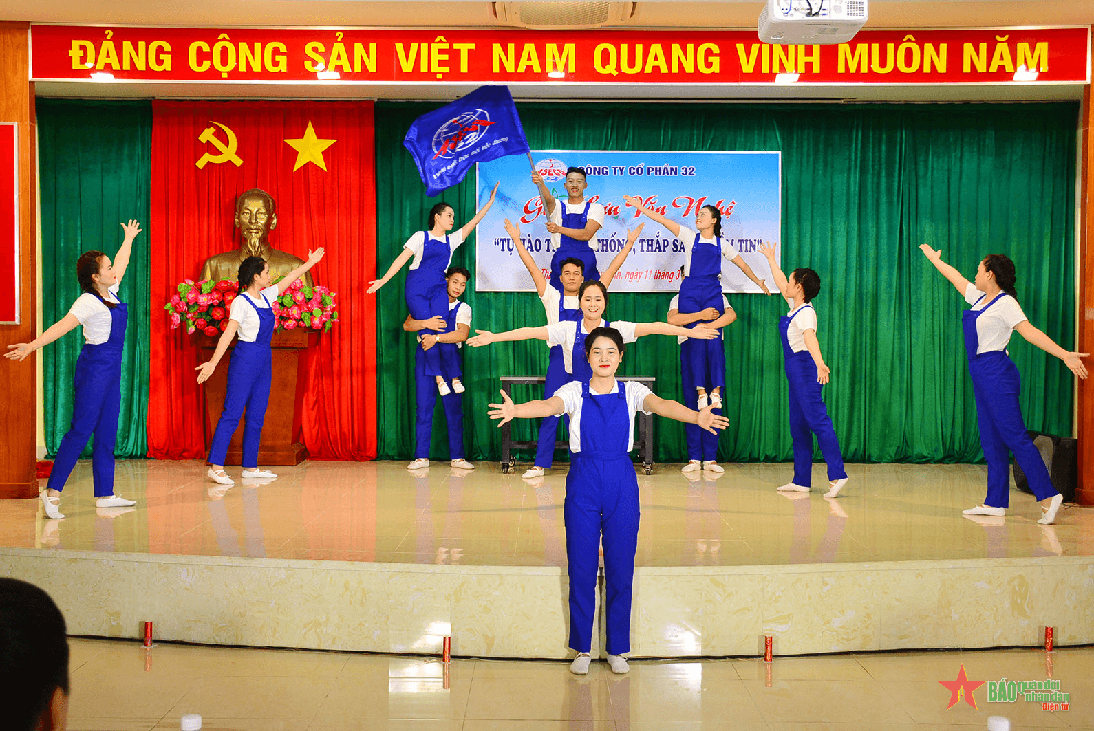 Đặc sắc chương trình văn nghệ “Tự hào truyền thống, thắp sáng niềm tin”