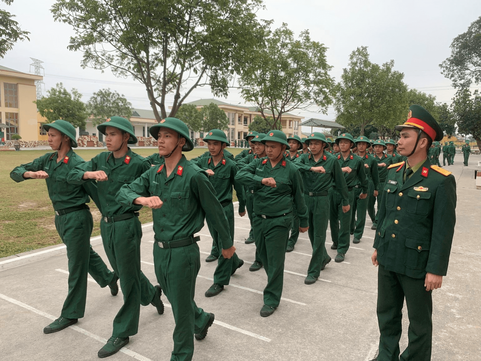 "Trung đội trưởng rất gương mẫu, sâu sát"