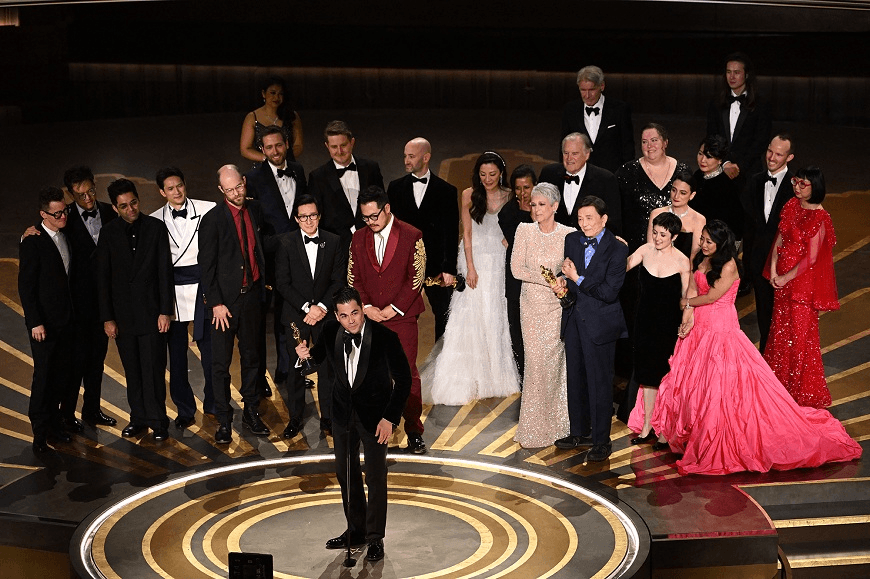 Oscar 2023: "Everything Everywhere All At Once" đại thắng