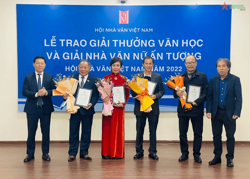 Nhìn thẳng - Nói thật: Thiếu nhất là dũng khí