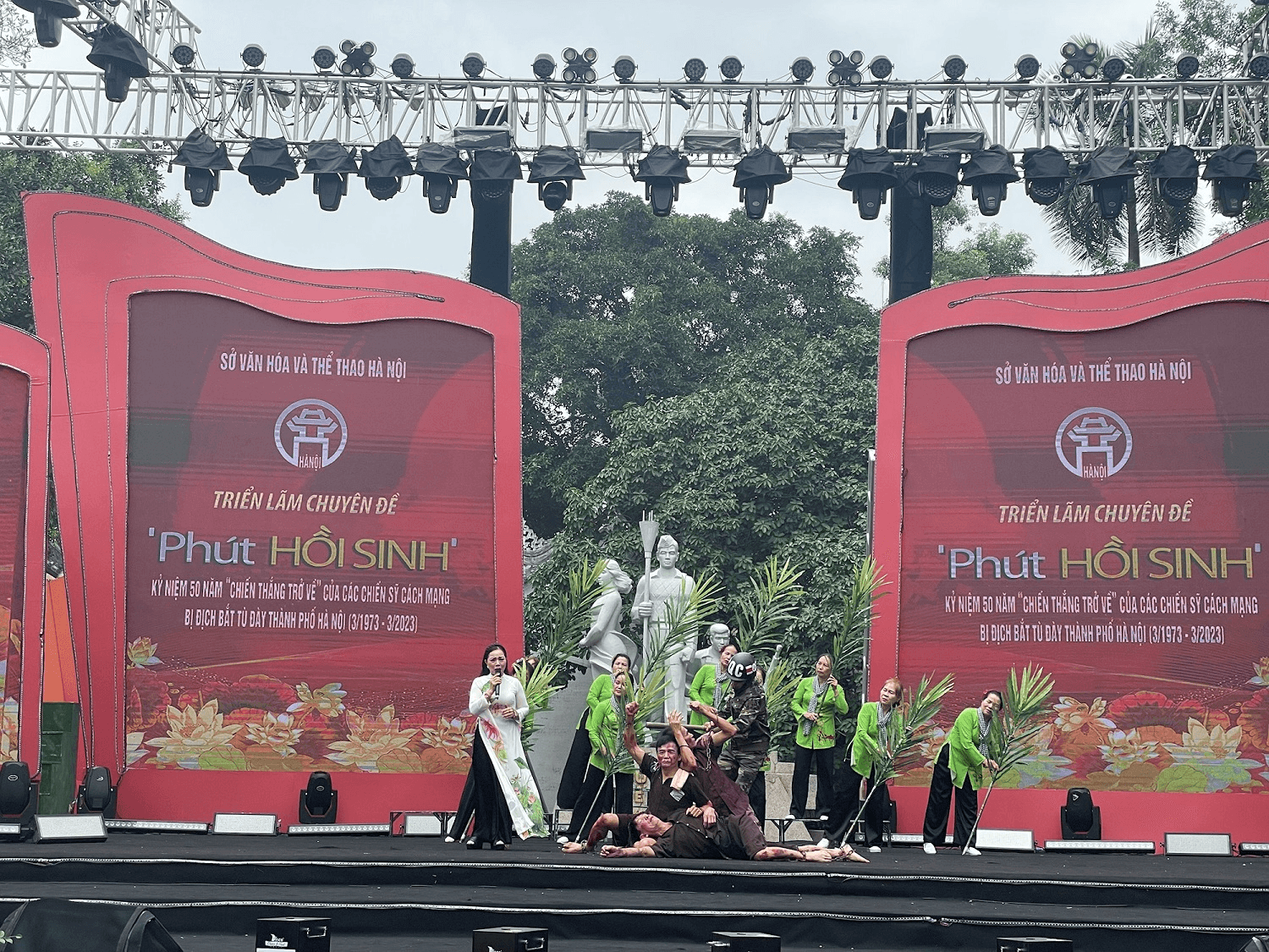 Khai mạc triển lãm chuyên đề “Phút hồi sinh”