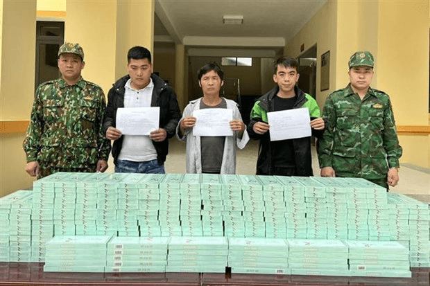 Bắt đối tượng vận chuyển thuốc lá lậu