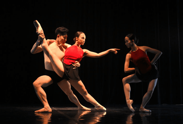 Tranh Đông Hồ bay bổng trong vũ khúc ballet