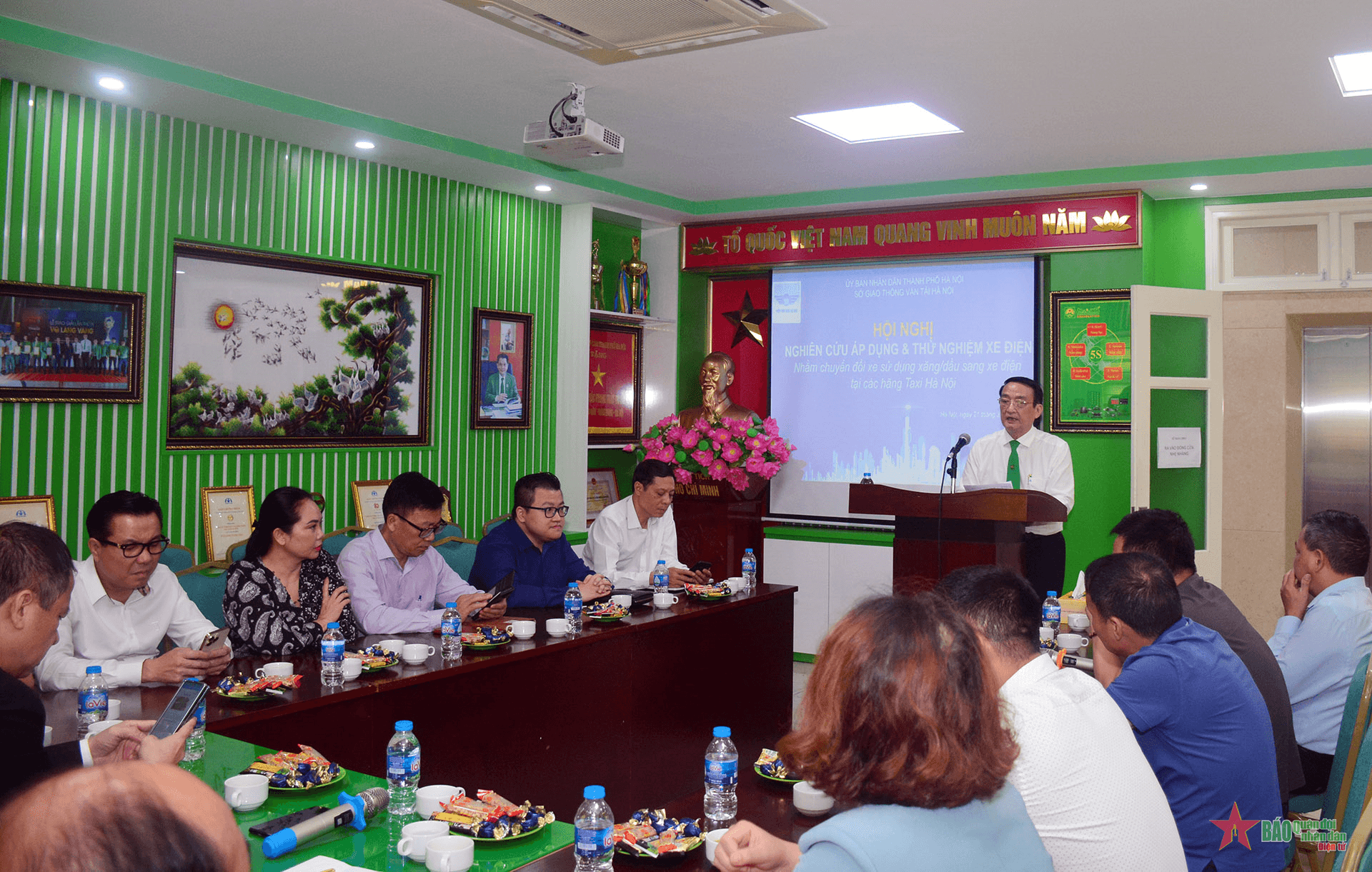 Xúc tiến sử dụng taxi điện thay cho xe xăng, dầu