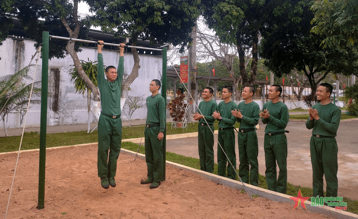 Giờ thứ 8 ở Trung đoàn 43