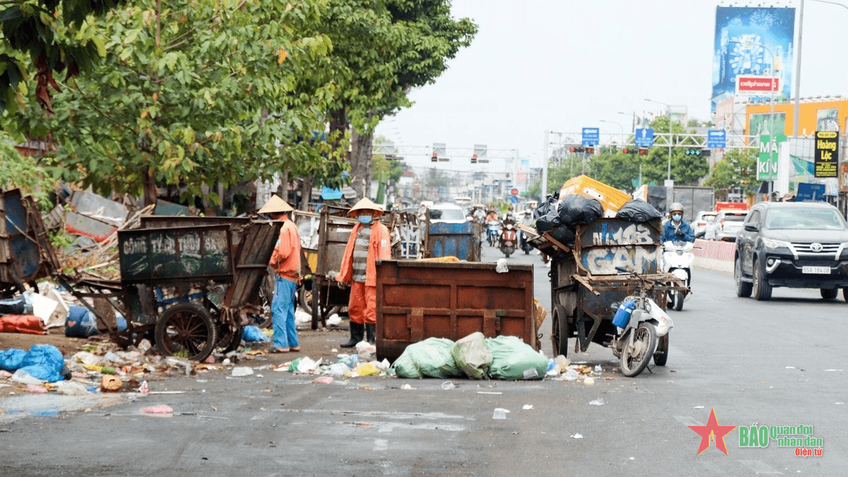 Cần Thơ: Ngổn ngang bãi tập kết rác trên các trục đường