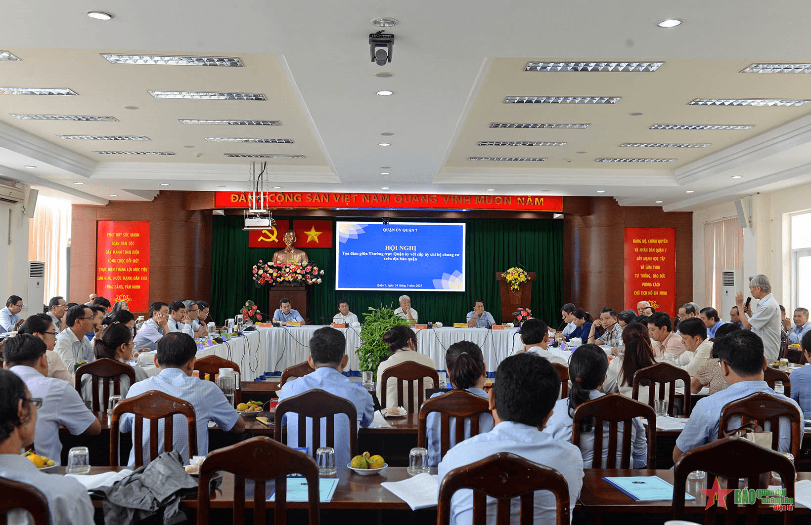 Phát huy vai trò nòng cốt của cán bộ, đảng viên tại các khu chung cư