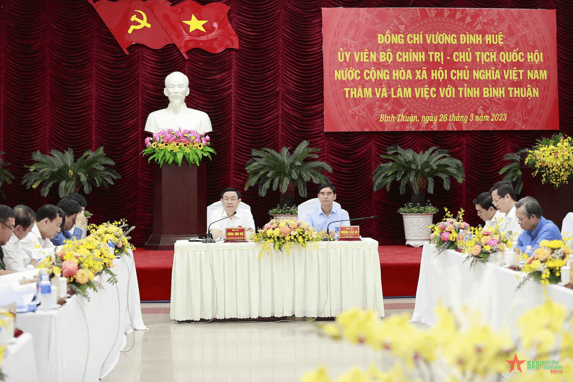 Chủ tịch Quốc hội Vương Đình Huệ làm việc với Ban Thường vụ Tỉnh ủy Bình Thuận