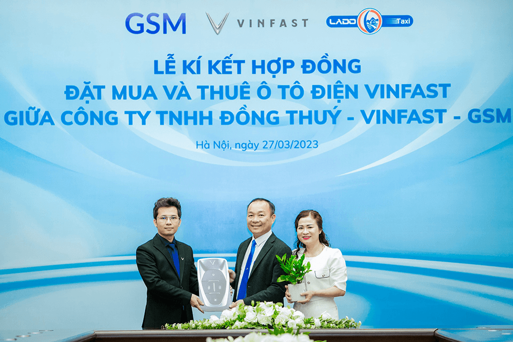 Lado Taxi thuê 500 ô tô điện VinFast và mua bổ sung 40 xe VF e34