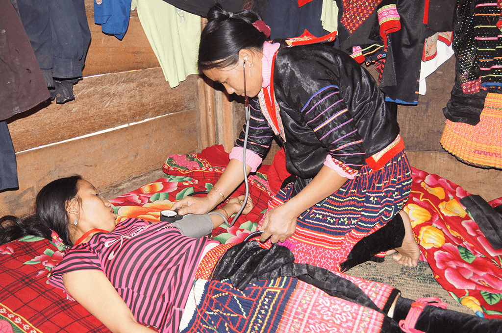 Tiếp sức cho cô đỡ thôn, bản