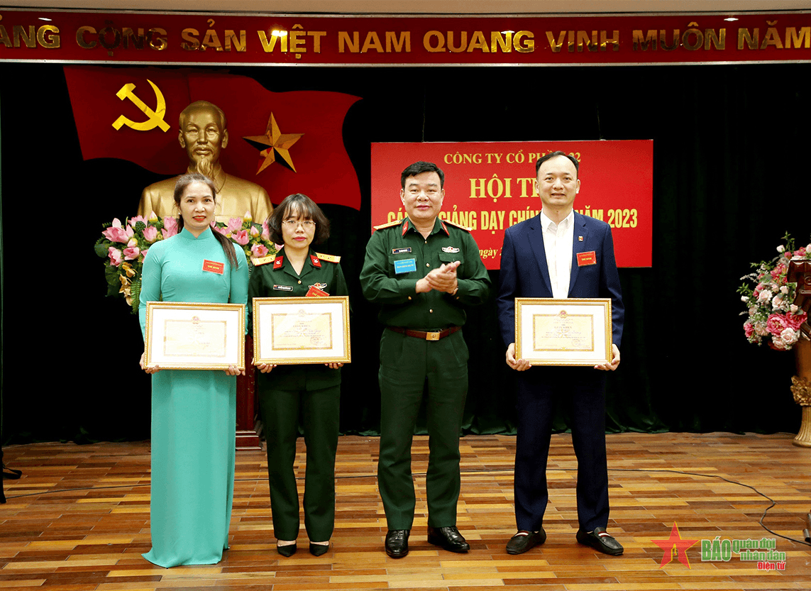 Nâng cao chất lượng giáo dục chính trị ở Công ty Cổ phần 22