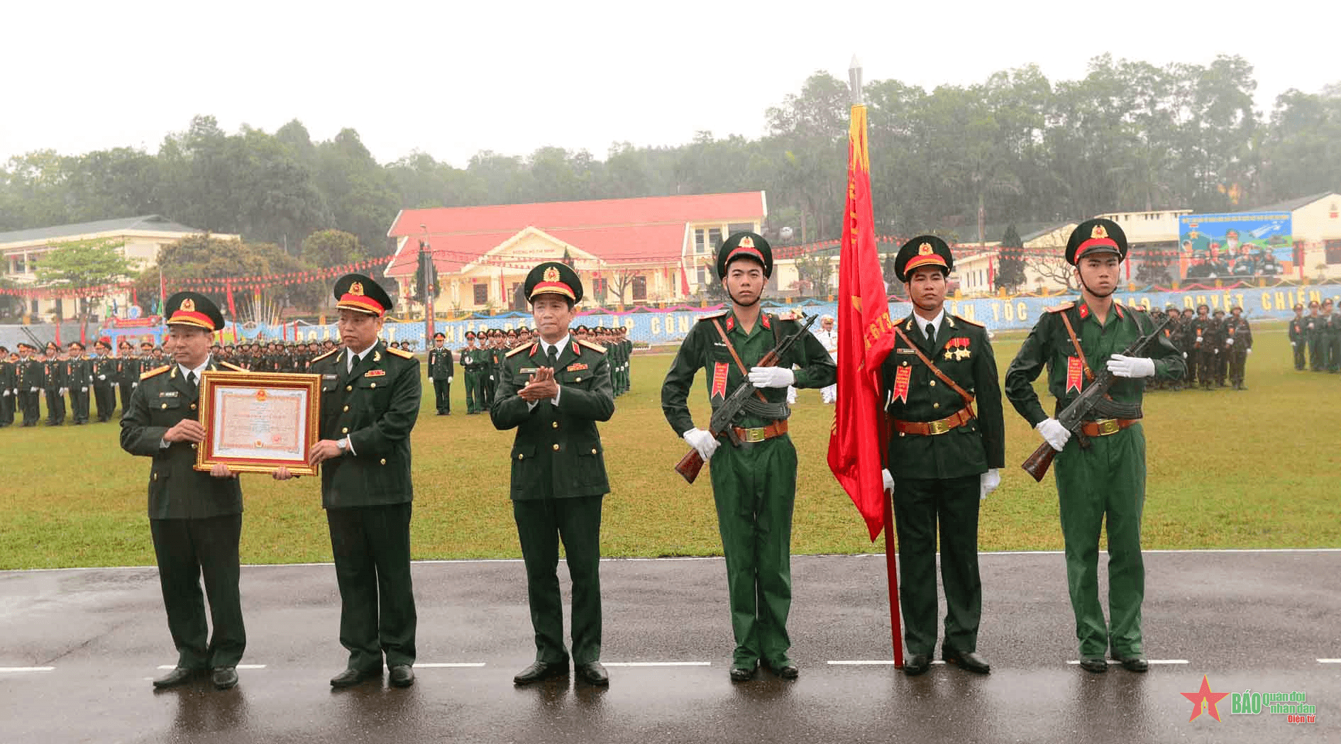 Lữ đoàn Phòng không 673 đón nhận Huân chương Bảo vệ Tổ quốc hạng Nhất