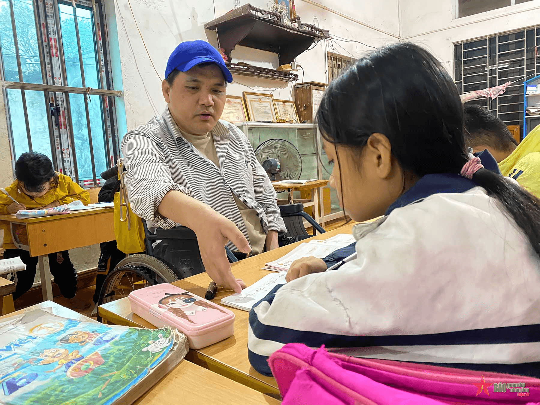 Người thầy giáo truyền cảm hứng, viết tương lai bằng miệng