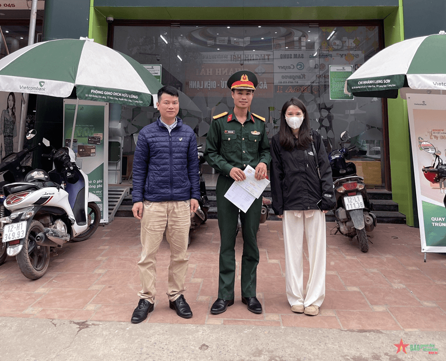 Trung úy Hoàng Văn Tuấn trả lại 175 triệu đồng