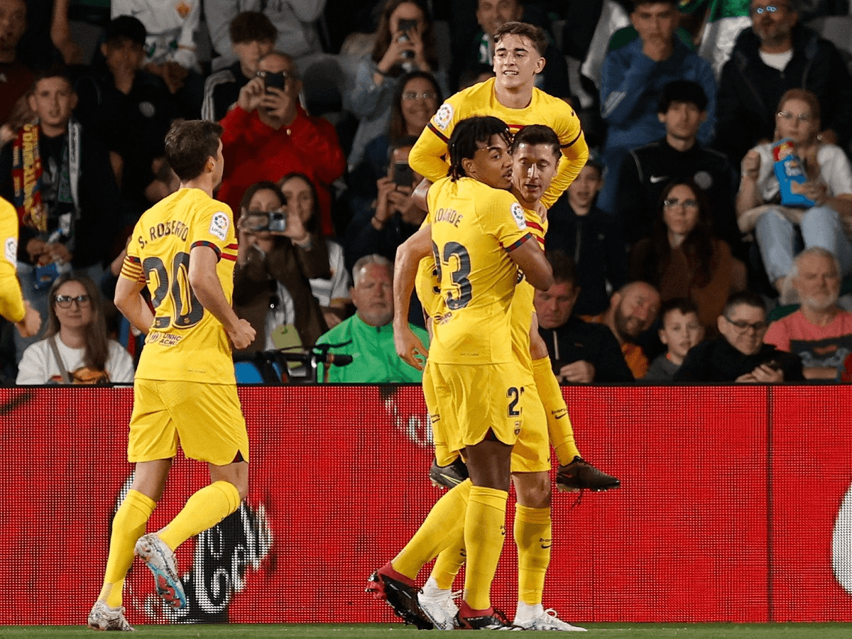 Kết quả bóng đá hôm nay (2-4): Barca và Bayern thắng đậm, Chelsea thua sốc