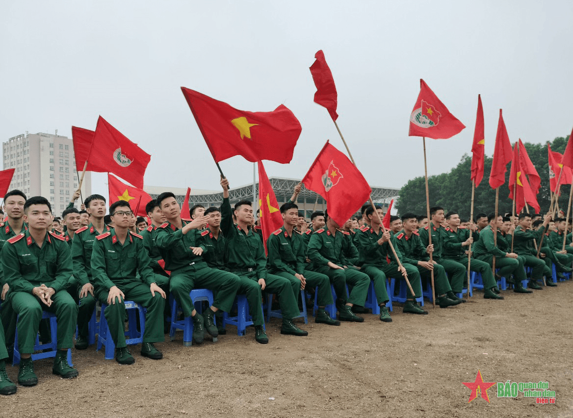 Sức bật từ Tháng Thanh niên ở Trường Sĩ quan Chính trị

​