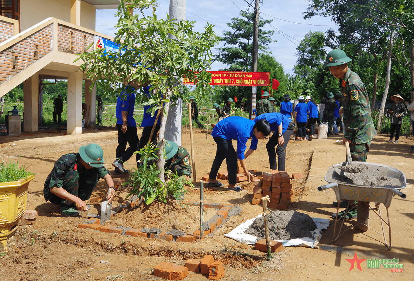 Ngày thứ bảy, chủ nhật vì dân