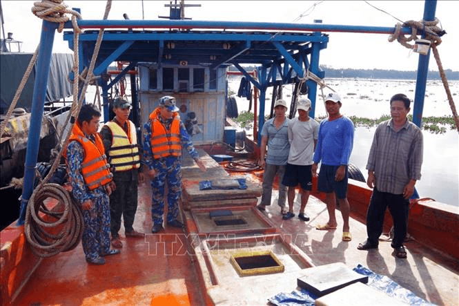 Phát hiện tàu chở 25.000 lít dầu DO không rõ nguồn gốc