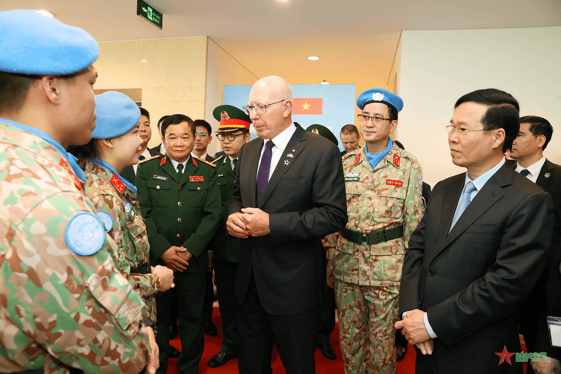 Chủ tịch nước Võ Văn Thưởng và Toàn quyền Australia thăm và giao lưu với Lực lượng mũ nồi xanh Việt Nam