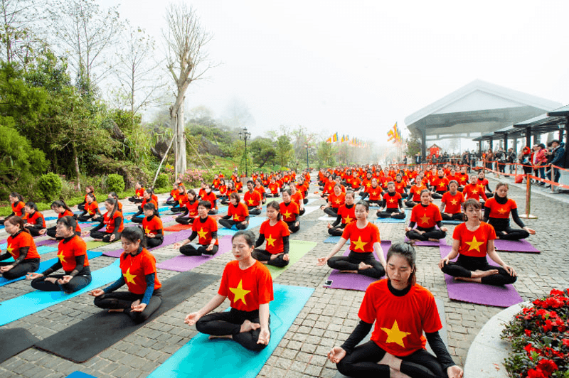 Tập yoga để góp phần nâng cao sức khỏe cộng đồng