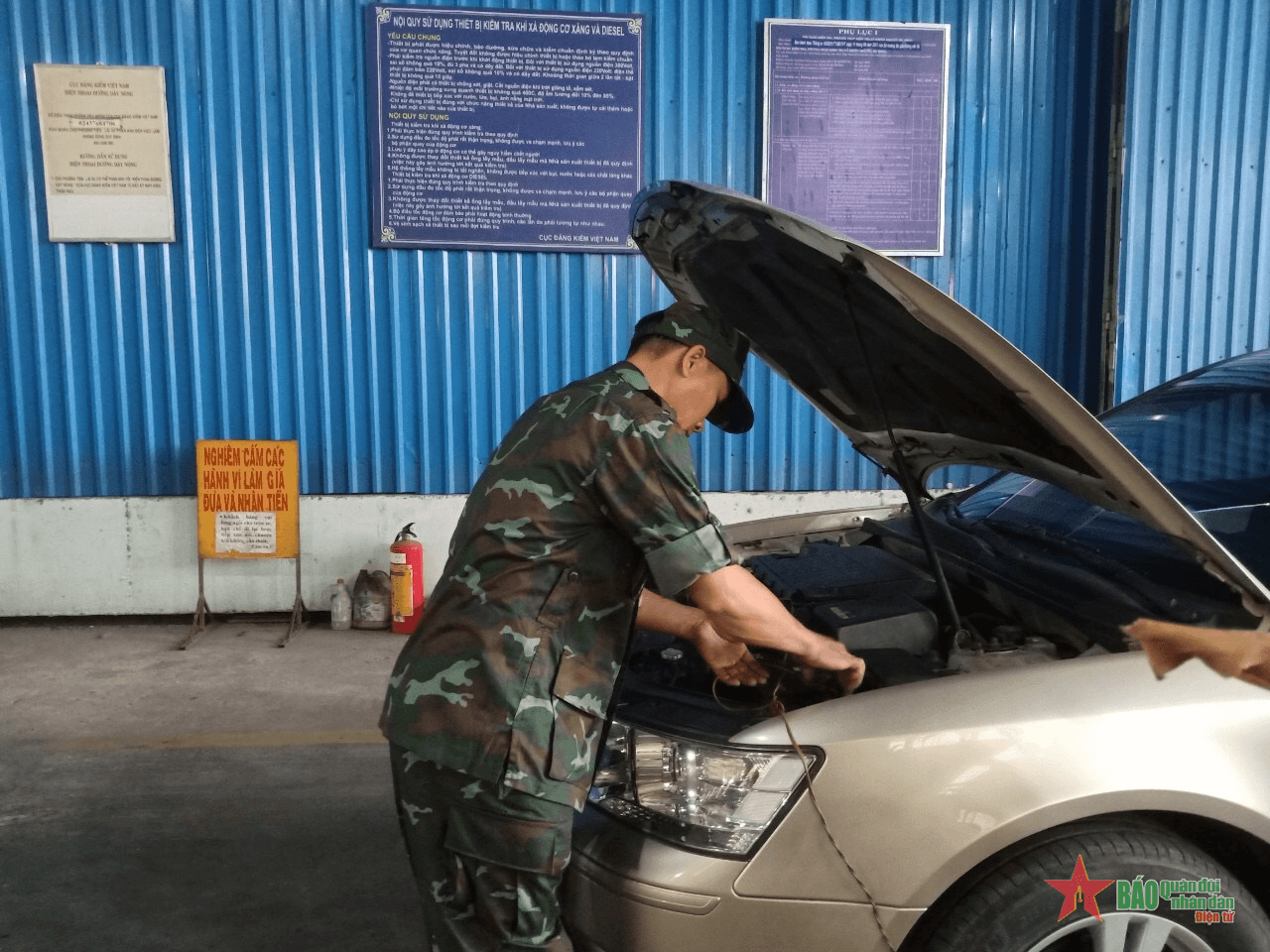 Những đăng kiểm viên là quân nhân tình nguyện