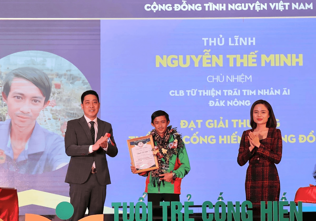Chàng trai kém may mắn nguyện sưởi ấm những mảnh đời bất hạnh