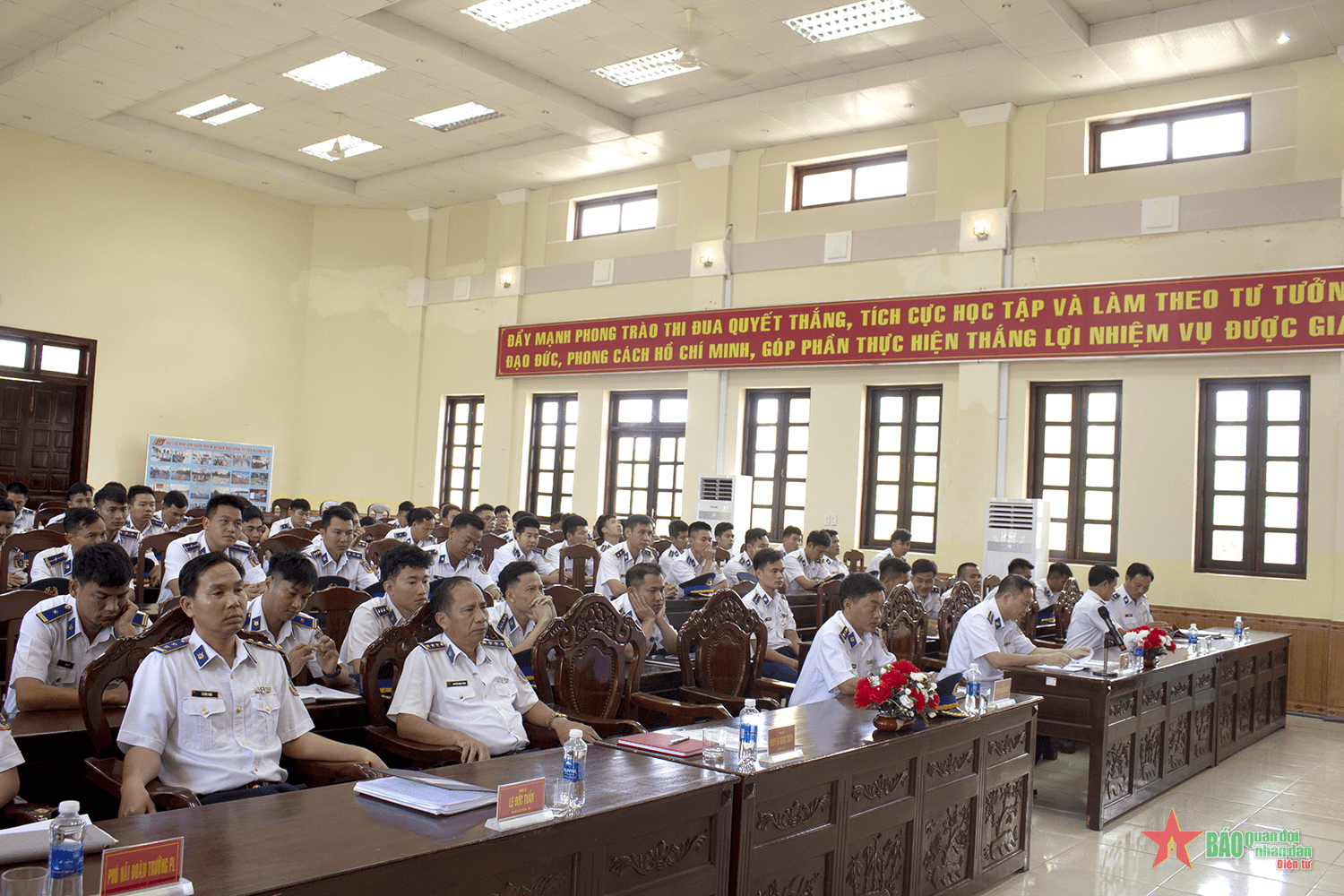 Bộ tư lệnh Vùng Cảnh sát biển 4 đối thoại dân chủ với cán bộ, chiến sĩ Hải đoàn 42