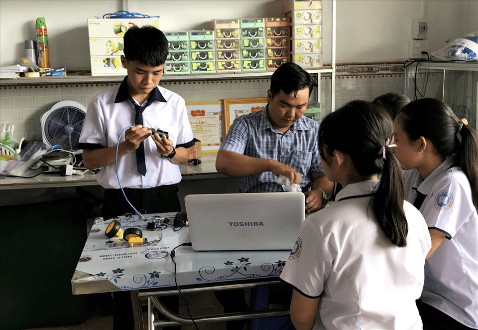 Người đứng sau các giải thưởng của học sinh