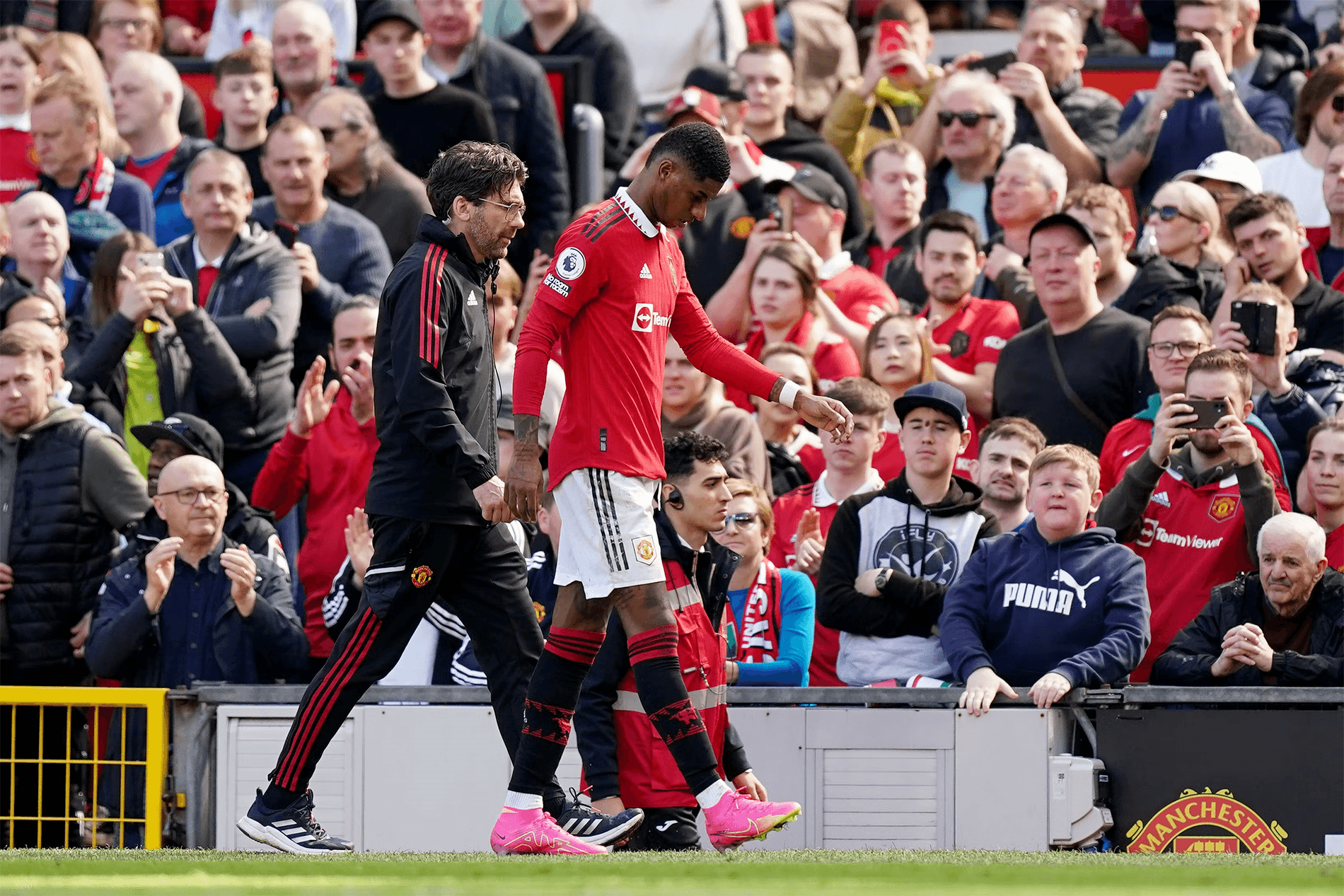 Man Utd vừa mừng, vừa lo sau khi thắng Everton
