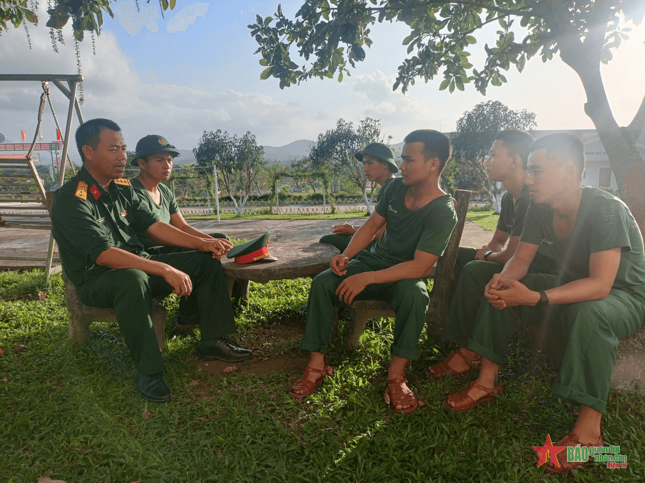 Lắng nghe, chia sẻ cùng chiến sĩ