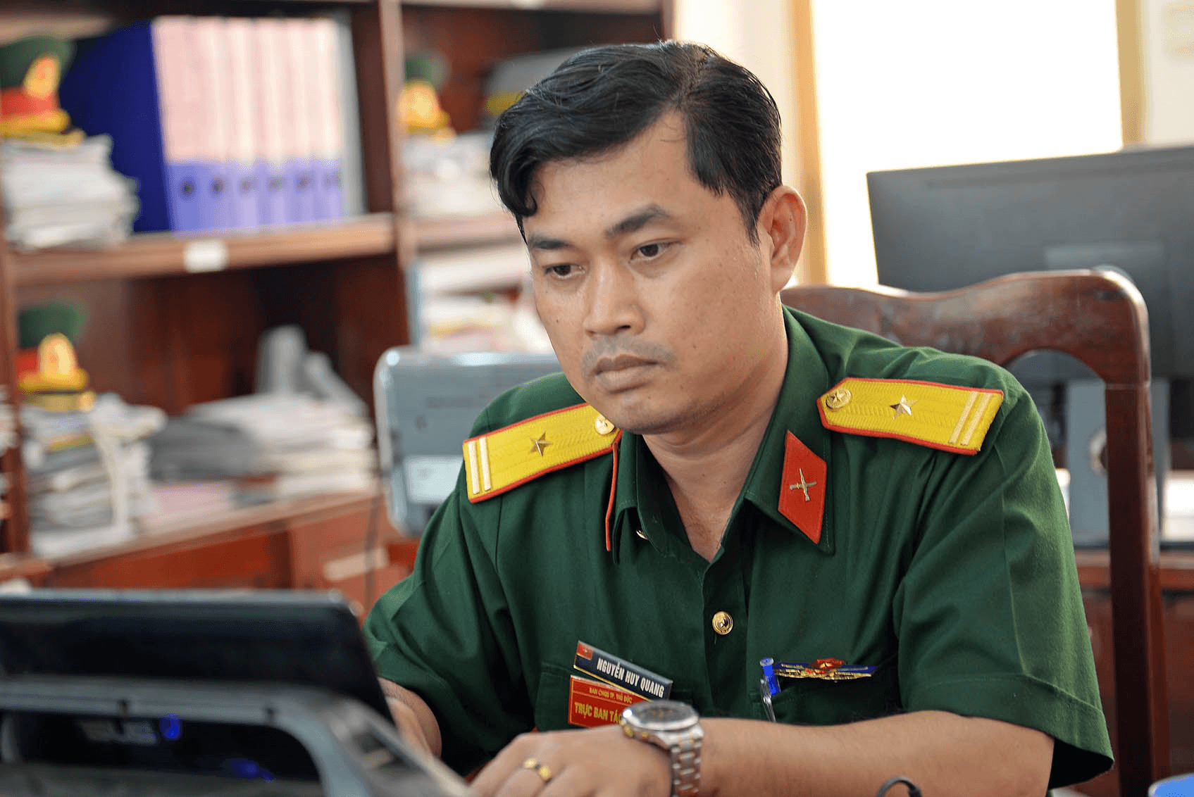 Chiến sĩ thành đồng: "Làm hết việc, không đợi hết giờ"
