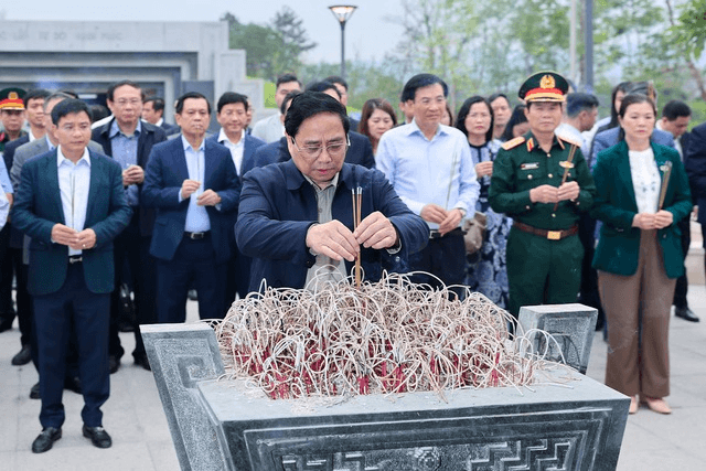 Thủ tướng Phạm Minh Chính tưởng niệm, tri ân các Anh hùng, liệt sĩ trong chiến dịch Điện Biên Phủ lịch sử